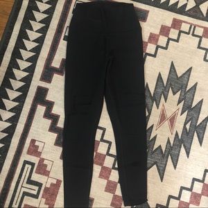 Alo Yoga 7/8 Ripped Warrior Leggings